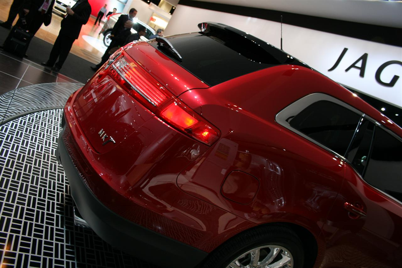 Illustration for article titled 2010 Lincoln MKT: Crossover For The Super-Segmented Masses